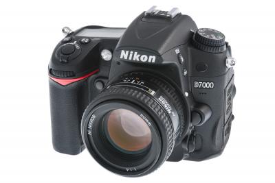 Máy ảnh kỹ thuật số Nikon D7000